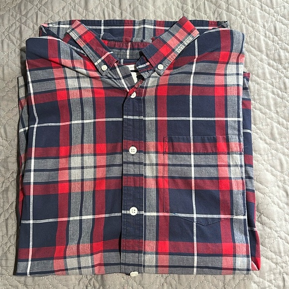 OLD NAVY MEN REGULAR FIT PLAID LONG SLEEVE BUTTON DOWN DRESS SHIRT - Picture 1 of 3